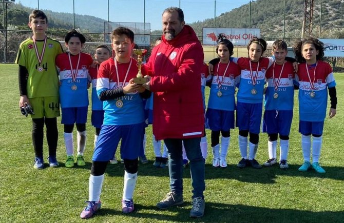 Çamlık Futbol, Turnuvadan Kupayla Döndü