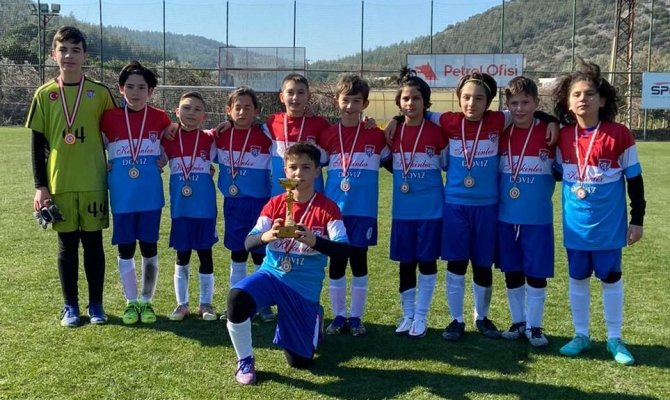 Çamlık Futbol, Turnuvadan Kupayla Döndü