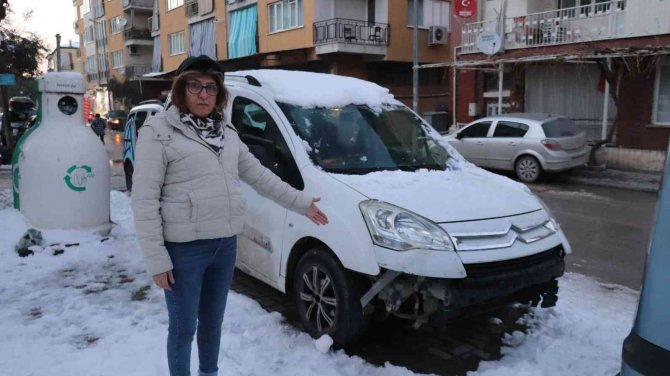 Aracına Çarpıp 20 Bin Tl Masraf Açan Sürücüyü 1 Aydır Arıyor