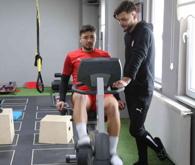 Sivasspor Salonda Çalıştı