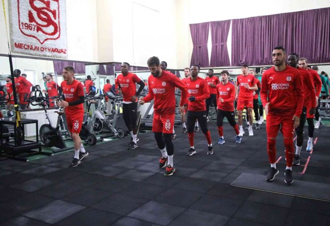 Sivasspor Salonda Çalıştı