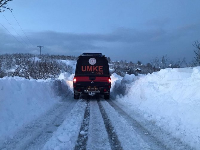 112 Ve Umke Ekiplerinin Zorlu Kar Mücadelesi