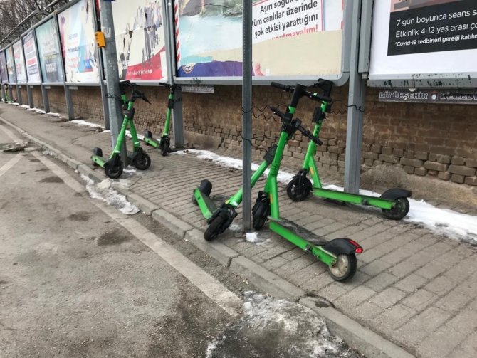 Scooterler Yaya Ulaşımını Zorlaştırıyor