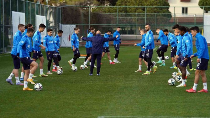 Fenerbahçe’den Neşeli Çalışma