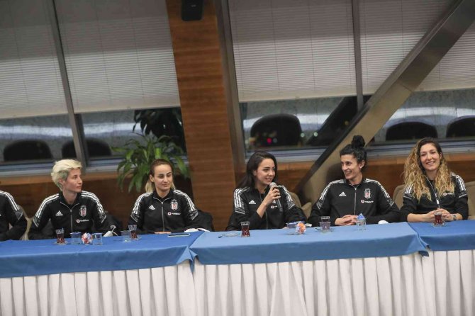 Bakan Kasapoğlu, Beşiktaş Kadın Futbol Takımı’nı Kabul Etti