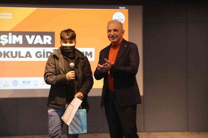 Ümraniye’de “İ̇şim Var Okula Gidiyorum” Projesinde Karne Ve Sertifika Heyecanı Yaşandı