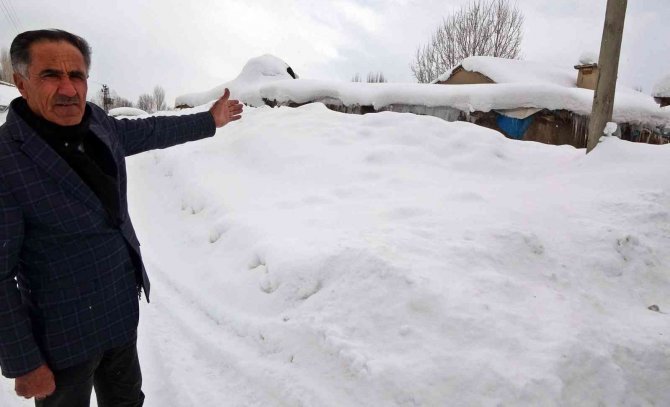 Yüksekova’da Aşırı Soğuklar Hayatı Donma Noktasına Getirdi