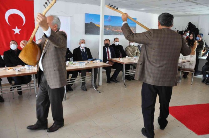 Kars’ta 31 Çiftçiye 2 Bin 884 Koyun Verildi