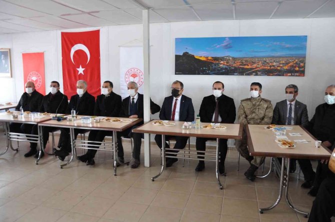 Kars’ta 31 Çiftçiye 2 Bin 884 Koyun Verildi