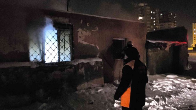 Müstakil Evde Çıkan Yangını İtfaiye Söndürdü