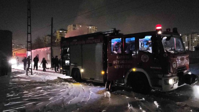 Müstakil Evde Çıkan Yangını İtfaiye Söndürdü