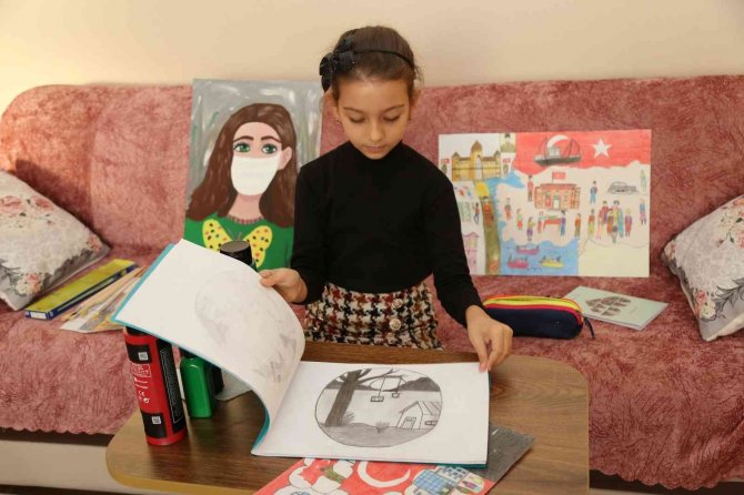 Küçük Ressam, Boya Ve Fırça Takımına Kavuştu