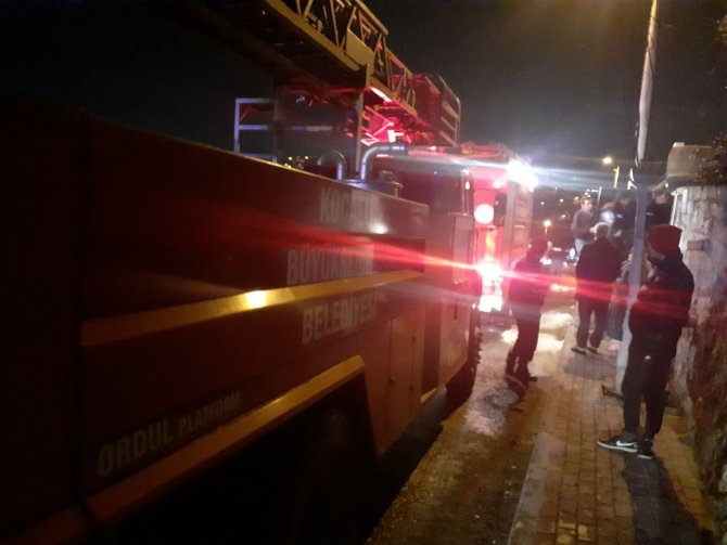 Dairede Çıkan Yangın, Ev Sahibi İle Kiracıyı Birbirine Düşürdü