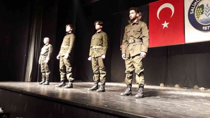 ‘Bizimkiler’ Ve ‘Küfe’ Salihli’de Sahnelendi