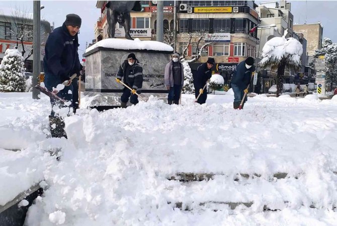 Karacabey Belediyesi Kar Sınavını Başarıyla Atlattı