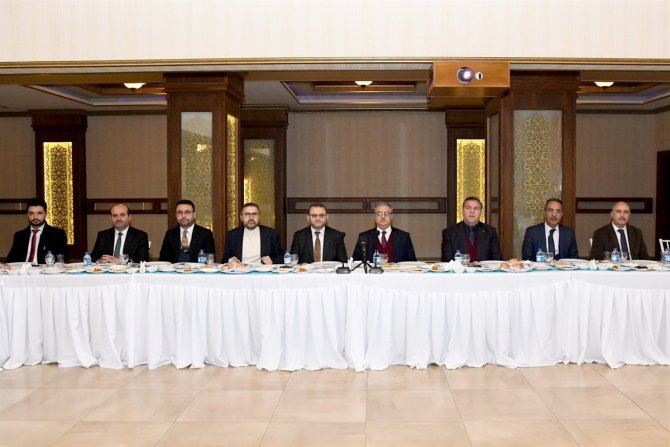 Vali Su, İ̇slami İ̇limler Fakültesi Ve İ̇lahiyat Fakültesi Öğrencileri İle Bir Araya Geldi