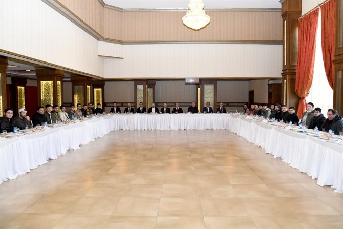 Vali Su, İ̇slami İ̇limler Fakültesi Ve İ̇lahiyat Fakültesi Öğrencileri İle Bir Araya Geldi