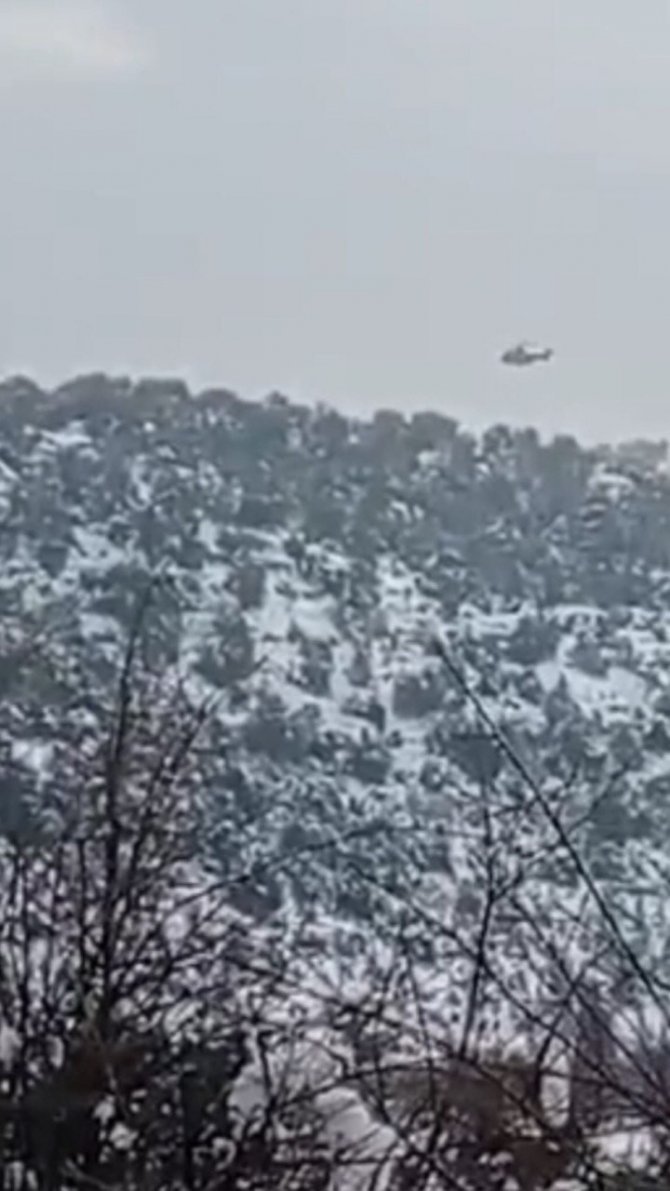 Karlı Tepede Mahsur Kalan 3 İşçi Helikopterle Kurtarıldı