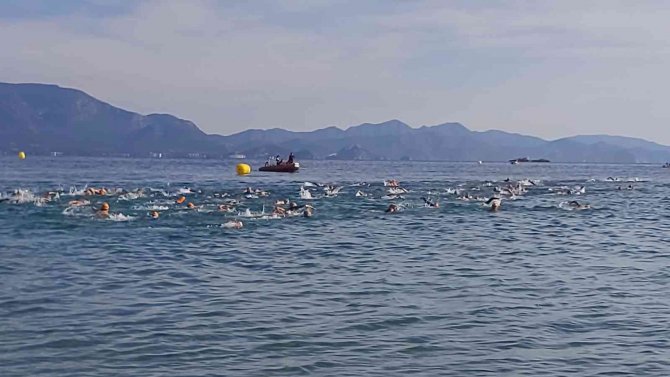 Datça’da ’16. Açık Deniz Kış Yüzme Maratonu’ Düzenlendi
