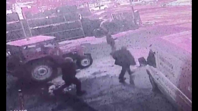 Pendik’te Yan Yatan Kamyonu Görüntüleyip Haber Spikeri Gibi Kazayı Anlattı