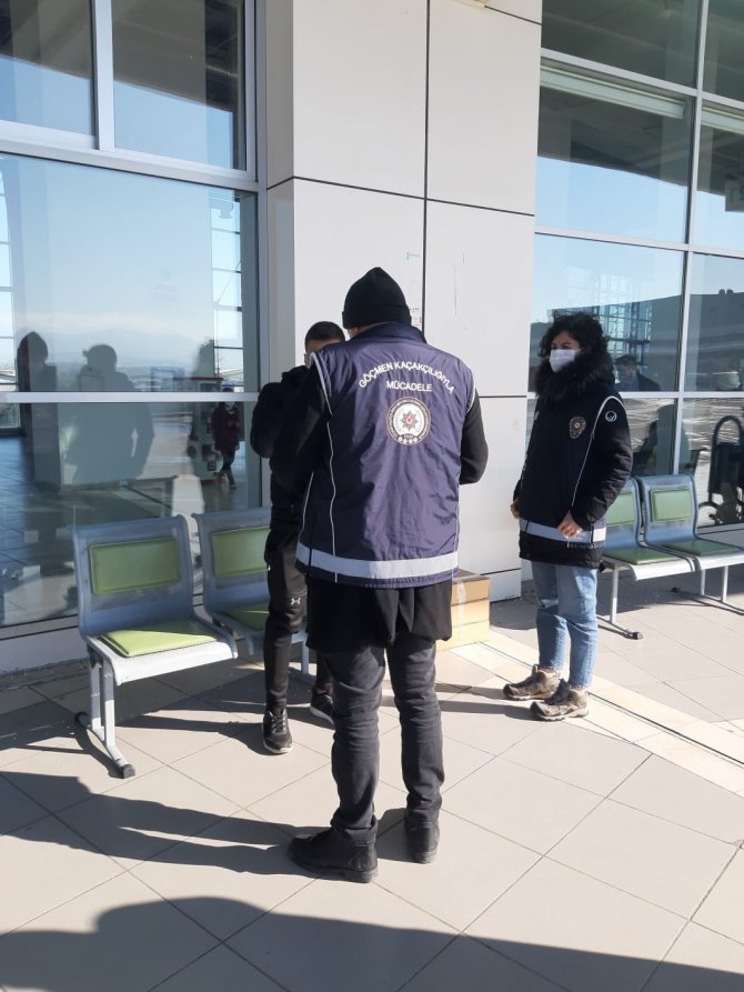Ülkeye Kaçak Yollarla Girdiği Tespit Edilen 29 Kişi Yakalandı