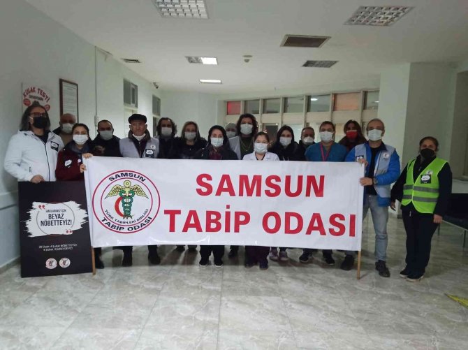 Samsun’da Doktorlardan ’Beyaz Nöbet’ Eylemi