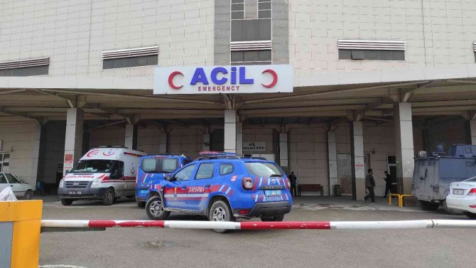 Kırsal Mahallede Meydan Savaşı: 23 Yaralı
