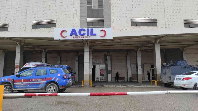 Kırsal Mahallede Meydan Savaşı: 23 Yaralı