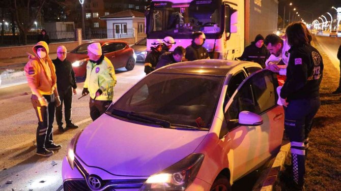 Kazada Kadın Sürücü Covid-19 Hastası, Tır Sürücüsü İse Alkollü Çıktı