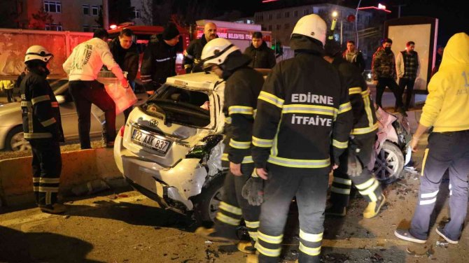 Kazada Kadın Sürücü Covid-19 Hastası, Tır Sürücüsü İse Alkollü Çıktı