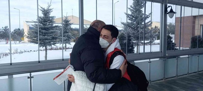 ’Uçan Türk’ Fatih Arda İ̇pçioğlu, Pekin’e Alkışlarla Uğurlandı