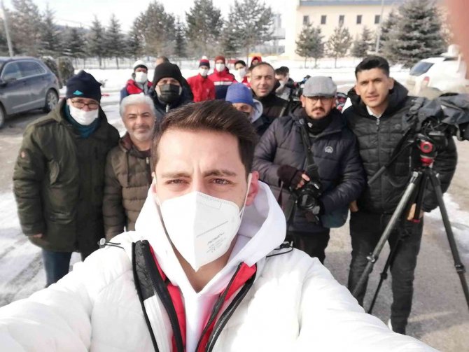 ’Uçan Türk’ Fatih Arda İ̇pçioğlu, Pekin’e Alkışlarla Uğurlandı