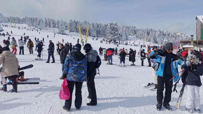 Uludağ’da Adım Atacak Yer Kalmadı