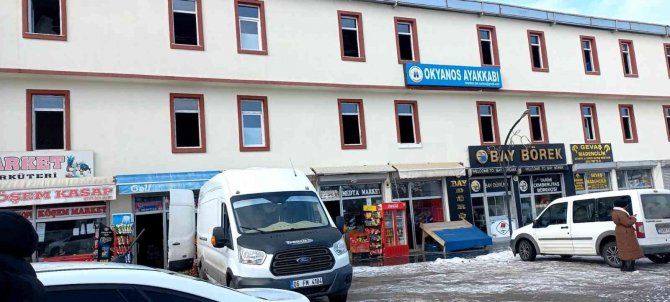 Gevaş’ta Yangın Maddi Zarara Yol Açtı
