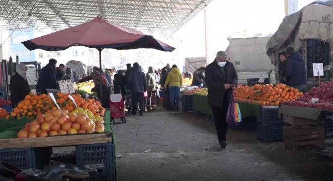 Olumsuz Hava Koşulları Pazarda Tezgah Sayısını Da Fiyatları Da Düşürdü