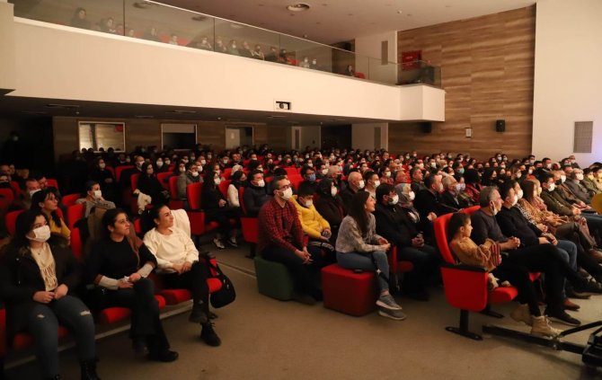 Alaşehirliler ’İ̇yi Kötü Çirkin’i Çok Sevdi