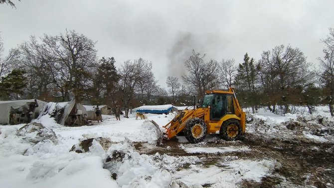 Kar Nedeniyle Yaylada Mahsur Kalan Aile Kurtarıldı
