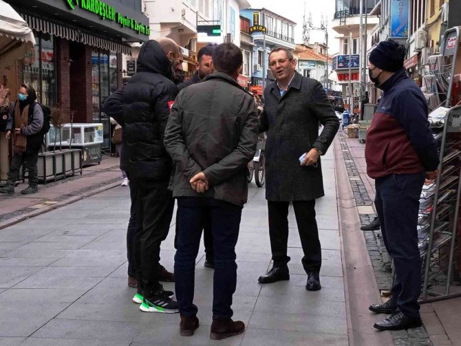 Ayvalık Belediye Başkanı Ergin Halkın Ve Esnafın Sorunlarını İlk Ağızdan Dinliyor