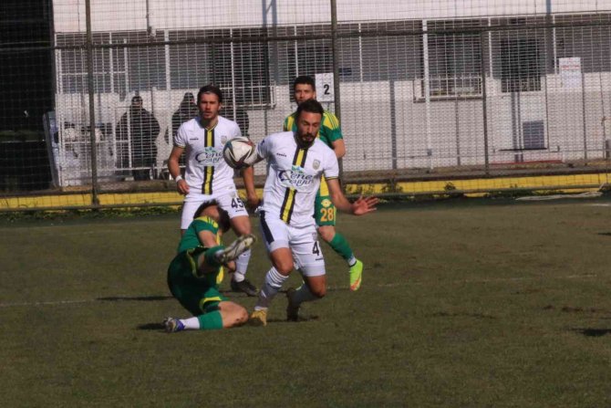 Tff 3. Lig: Belediye Derincespor: 0 - Esenler Erokspor: 1