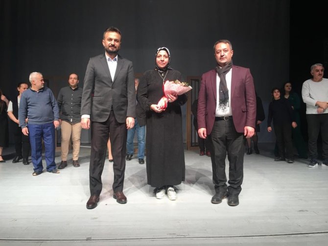 Birlik Vakfı ’Amca Size İ̇nsan Diyebilir Miyim?’ Tiyatro Oyununu Sergiledi