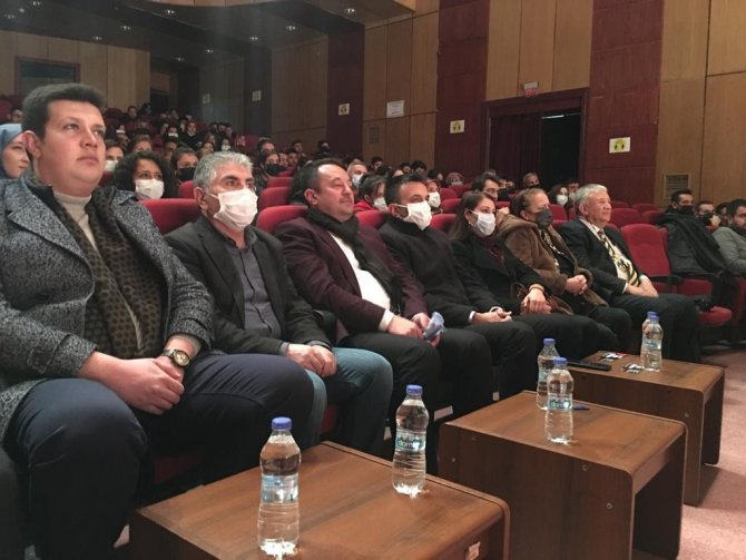 Birlik Vakfı ’Amca Size İ̇nsan Diyebilir Miyim?’ Tiyatro Oyununu Sergiledi