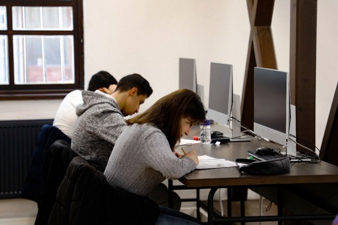 Nöbetçi Kitaphanelerde Sınav Yoğunluğu