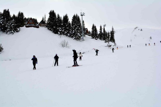 Çambaşı Kayak Merkezi’ne Yoğun İlgi