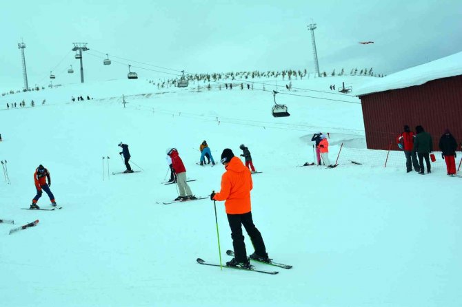 Çambaşı Kayak Merkezi’ne Yoğun İlgi