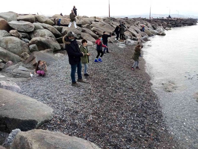 Çekilen Deniz Çocuklara Eğlence Mekanı Oldu