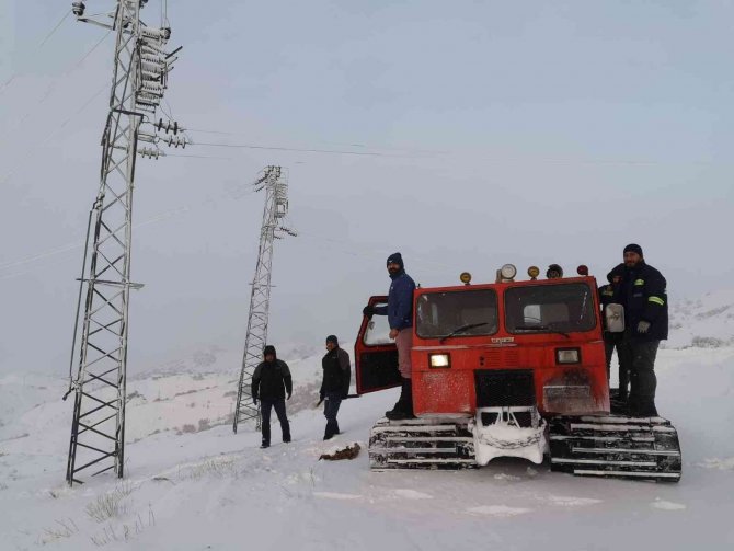 Telefon Arıza Ekipleri Zorlu Doğa Şartlarına Meydan Okuyor