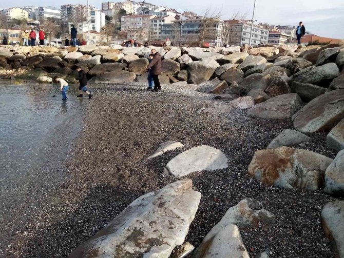 Çekilen Deniz Çocuklara Eğlence Mekanı Oldu