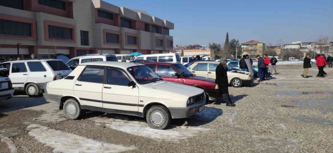 Otomobil Pazarında Yaprak Kıpırdamıyor