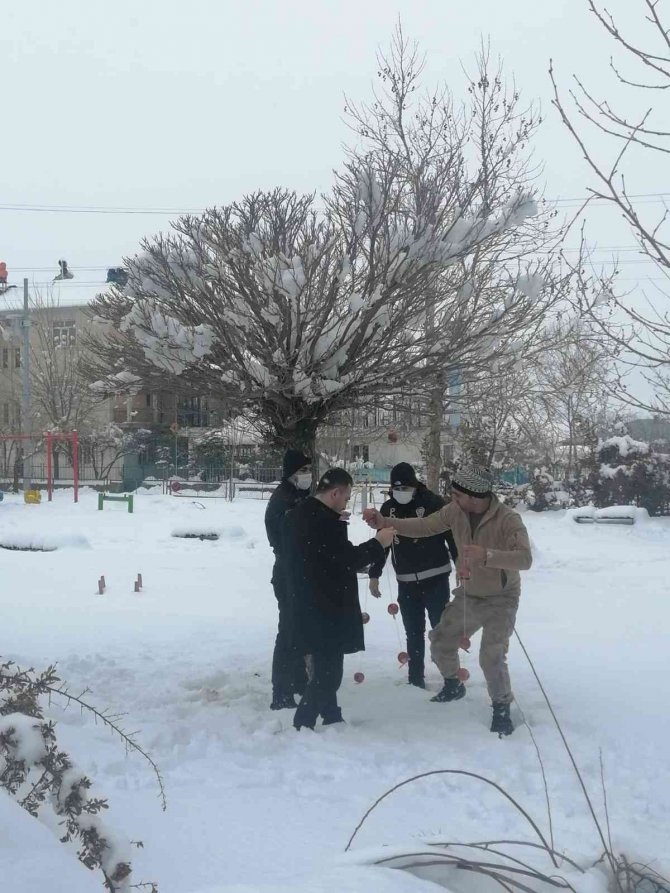 Polis Yaban Ve Sokak Hayvanları Unutmadı