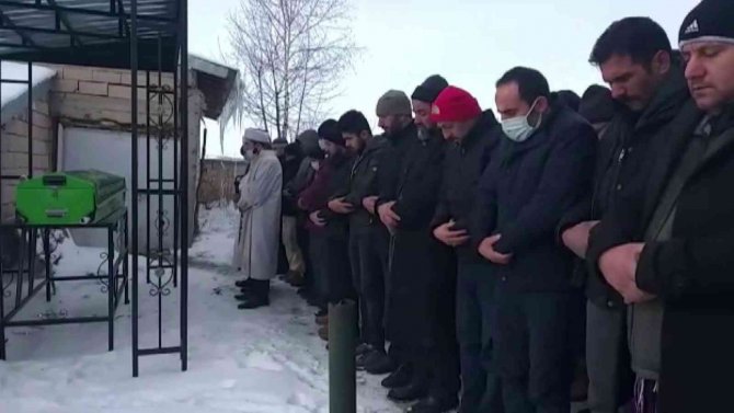Karısı Tarafından Bıçaklanarak Öldürülen Adam Son Yolculuğuna Uğurlandı
